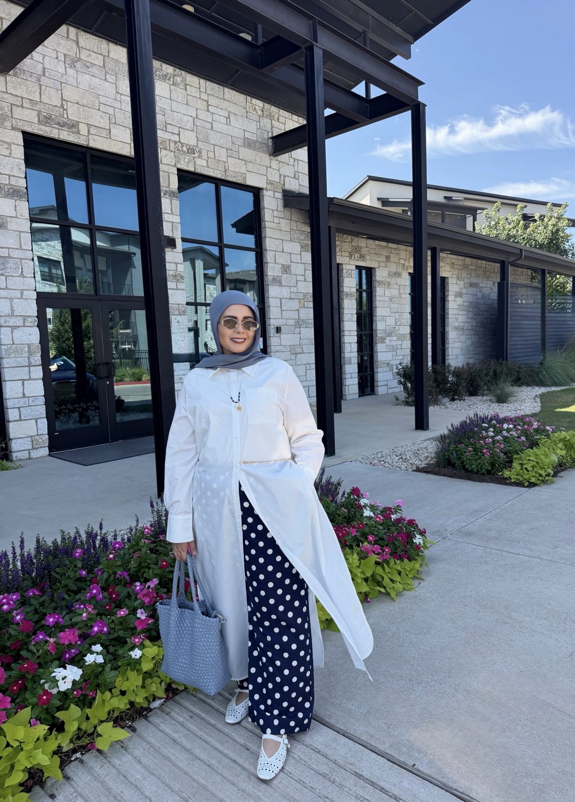 Rozan Hamideh, modest fashion and lifestyle blogger/Influencer, wearing a modest outfit